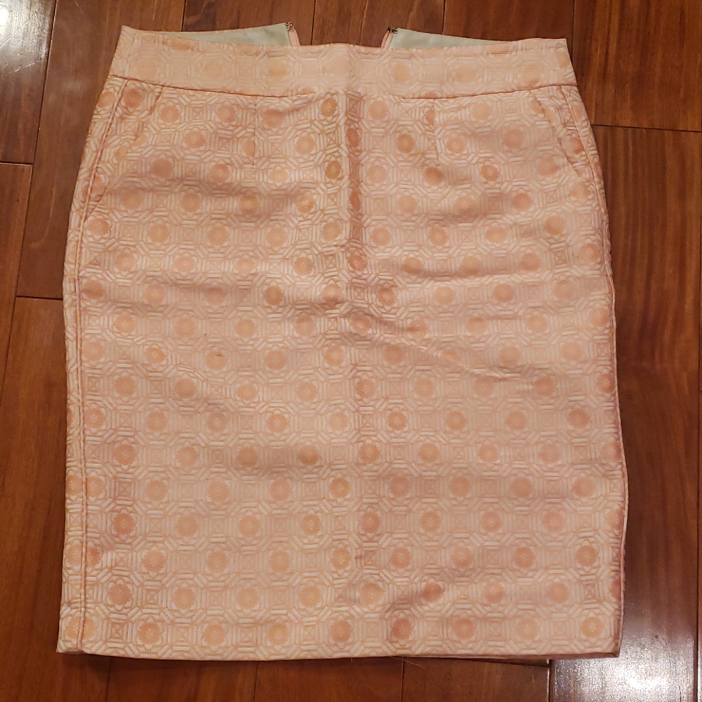 Gorgeous patterned pencil skirt